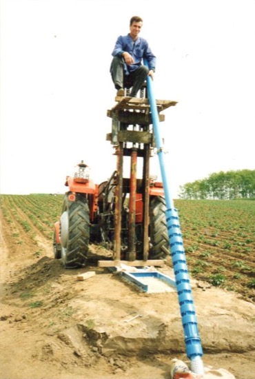 Iskopavanje prvog bunara za navodnjavanje, 1994.